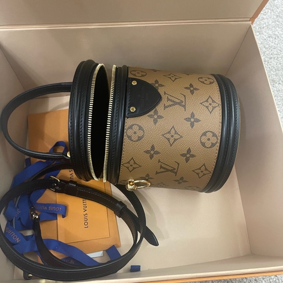 Authentic Louis Vuitton Bucket- Cannes - Picture 5 of 15